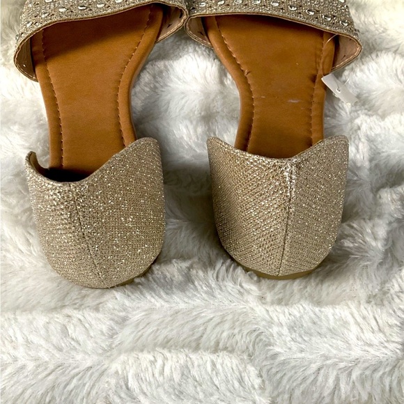 Daisy Fuentes Size 9.5 Gold / Clear Rhinestone Embellished Sandal NWOT - Picture 3 of 9